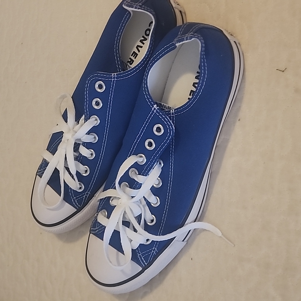 Women's royal blue size 11 Converse all stars